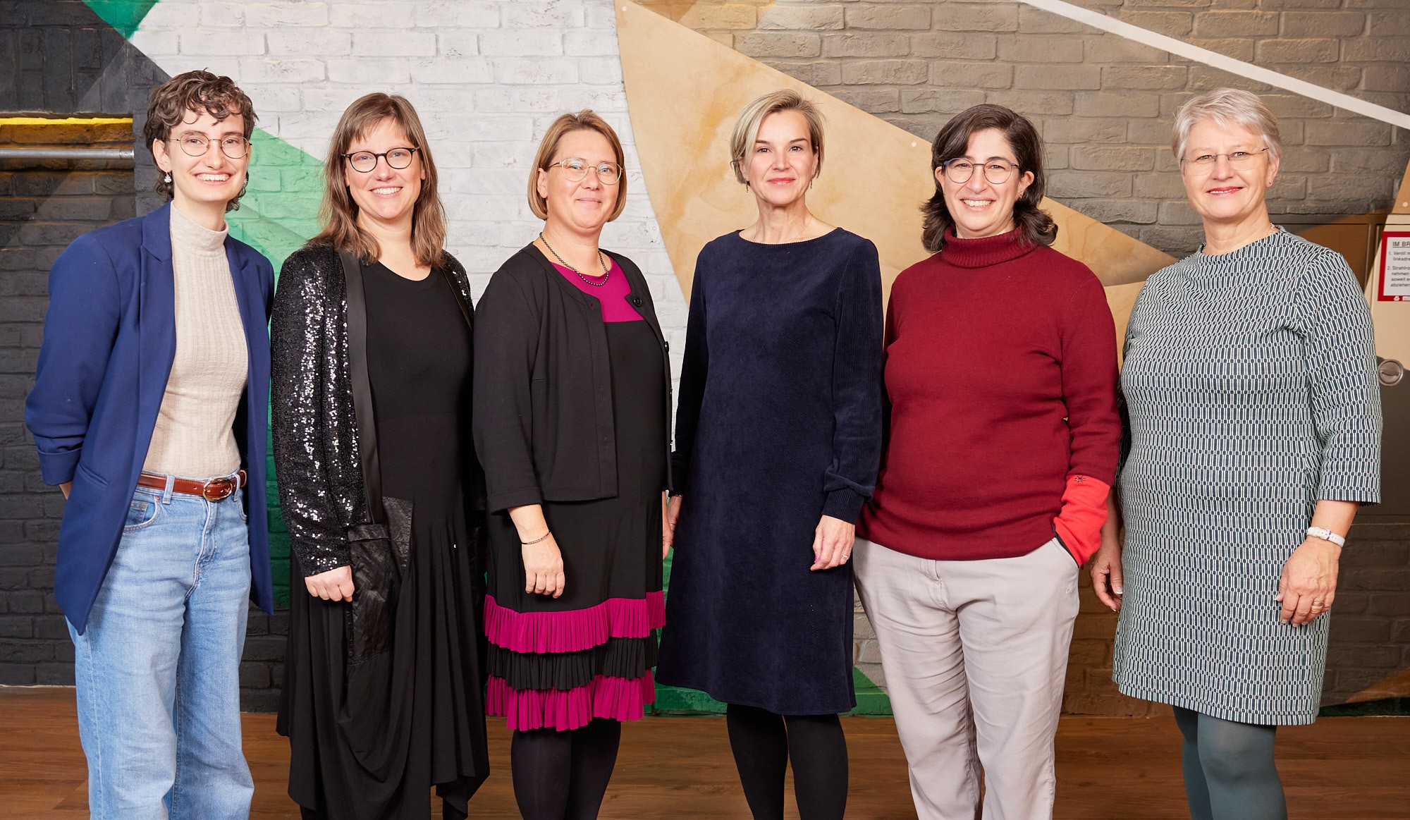 Präsidium des Deutschen Hebammenverbands. V.l.n.r.: Raphaela Pöllmann, Dorothee Eisenhardt, Annika Wanierke, Andrea Köbke, Emine Babac, Ursula Jahn-Zöhrens