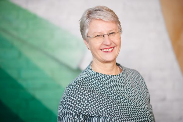 Portrait Ursula Jahn-Zöhrens, Beirätin für den Freiberuflichenbereich im Deutschen Hebammenverband; Foto: Axel Schmidt